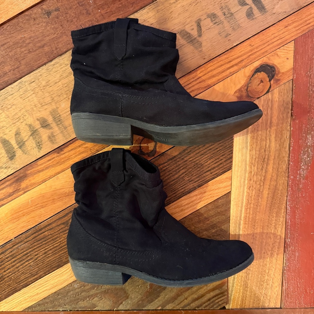 Kohl's Black Slouchy Western Cowboy Ankle Booties with Low Heel